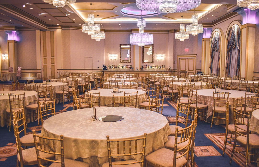 formal-dinner-table-setting-m8yjb0nowiy